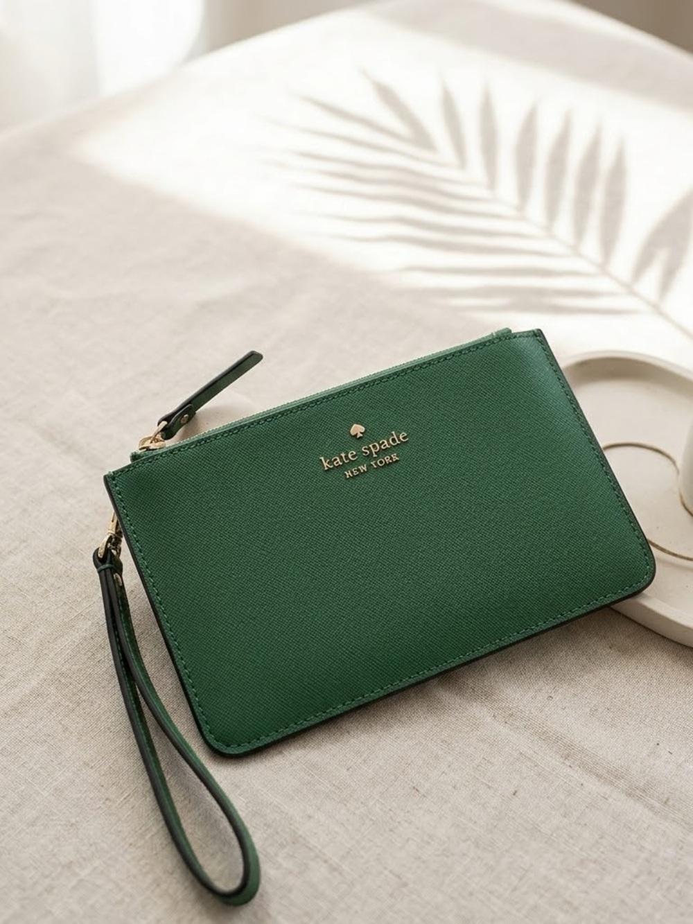 kate spade Green Leather Zip Wristlet Card Holder with Gold Logo nwt